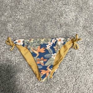 Beautiful floral bikini bottoms S